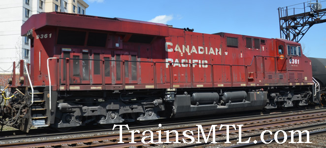 Locomotive CP9361 right side / coté droit